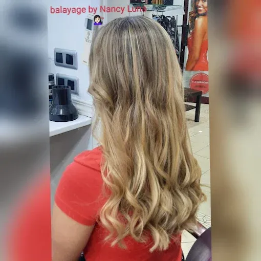 Balayage rubio realizado en Nancy Luna con técnica degradada