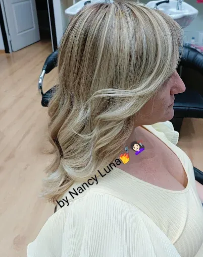 Color rubio con ondas naturales