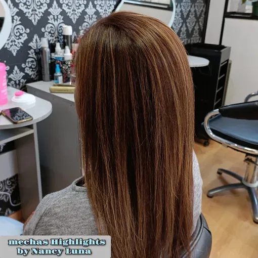 Mechas highlights en tonos castaños con reflejos